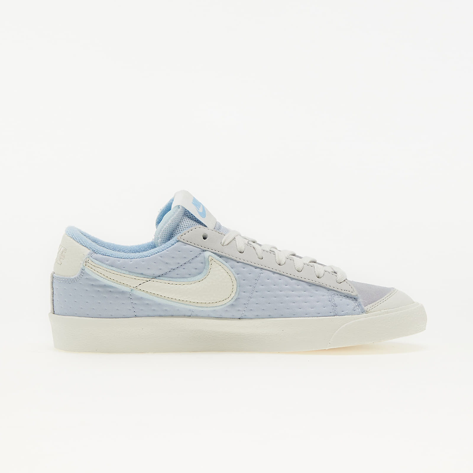 Nike blazer low light blue sales