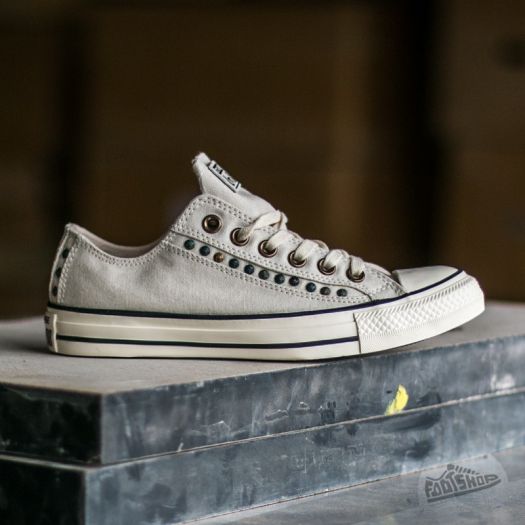Converse outlet cut out