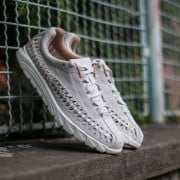 Nike WMNS Mayfly Woven Light Bone/ Sail-Elm