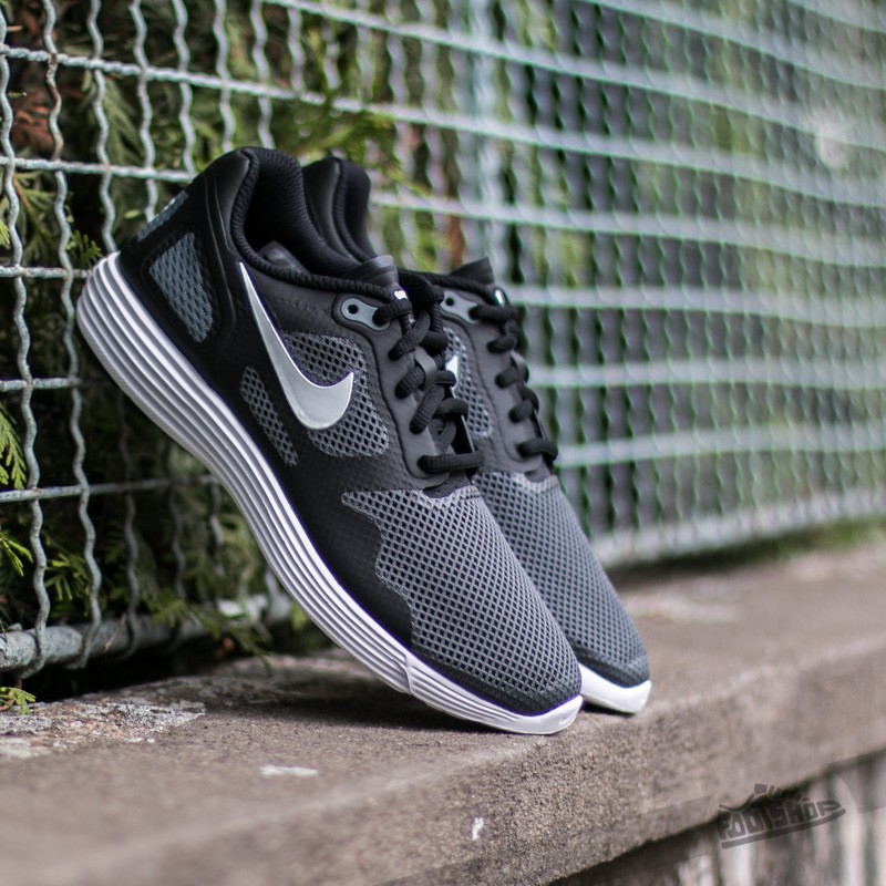 Nike lunar flow clearance