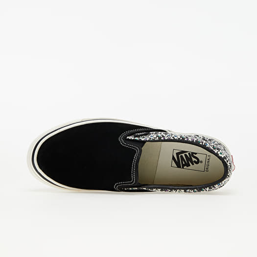 Vans slip online on daisy
