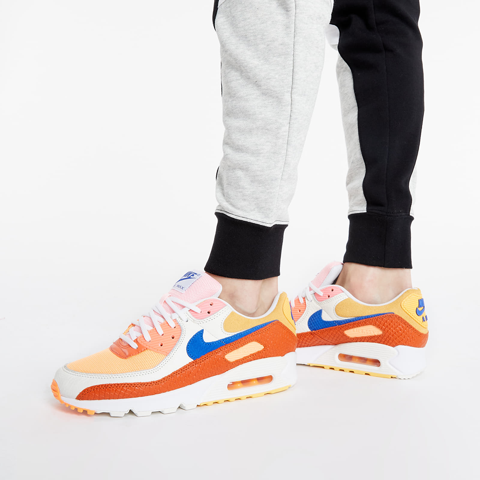 Nike heritage store fleece joggers