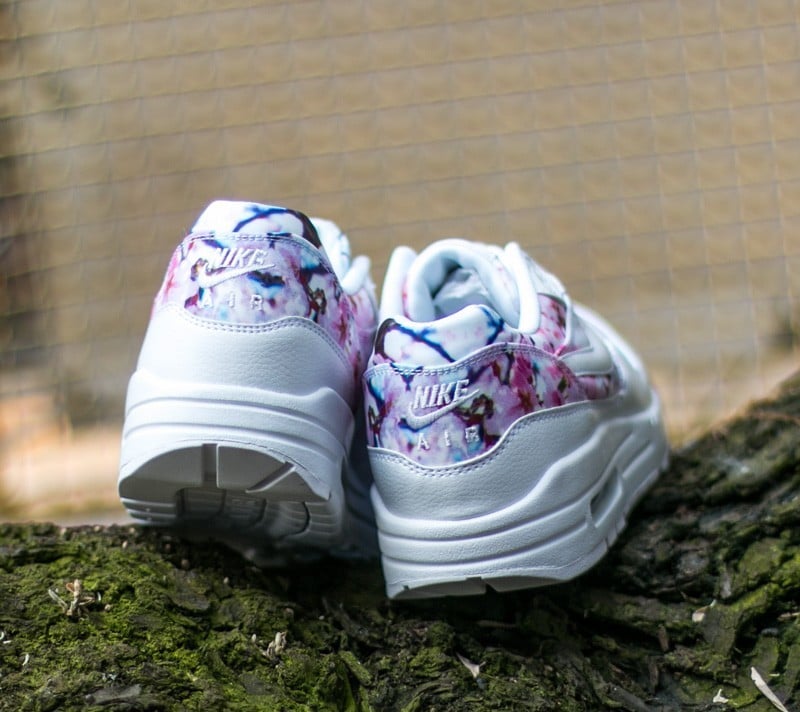 Moteriška avalynė Nike W Air Max 1 Print (Cherry Blossom) White/ White-University Blue