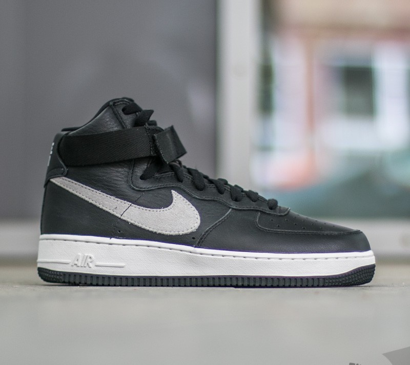 Чоловіче взуття Nike Air Force 1 High Retro QS Black/ Summit White