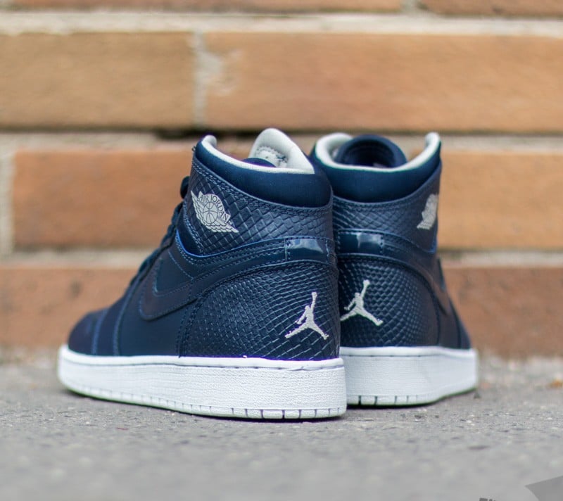 Scarpe donna Air Jordan 1 Retro High (BG) Mid Navy/ Light Bone-White-Infrared 2