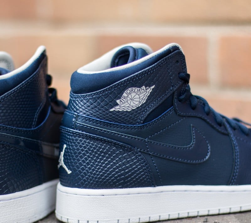 Scarpe donna Air Jordan 1 Retro High (BG) Mid Navy/ Light Bone-White-Infrared 2