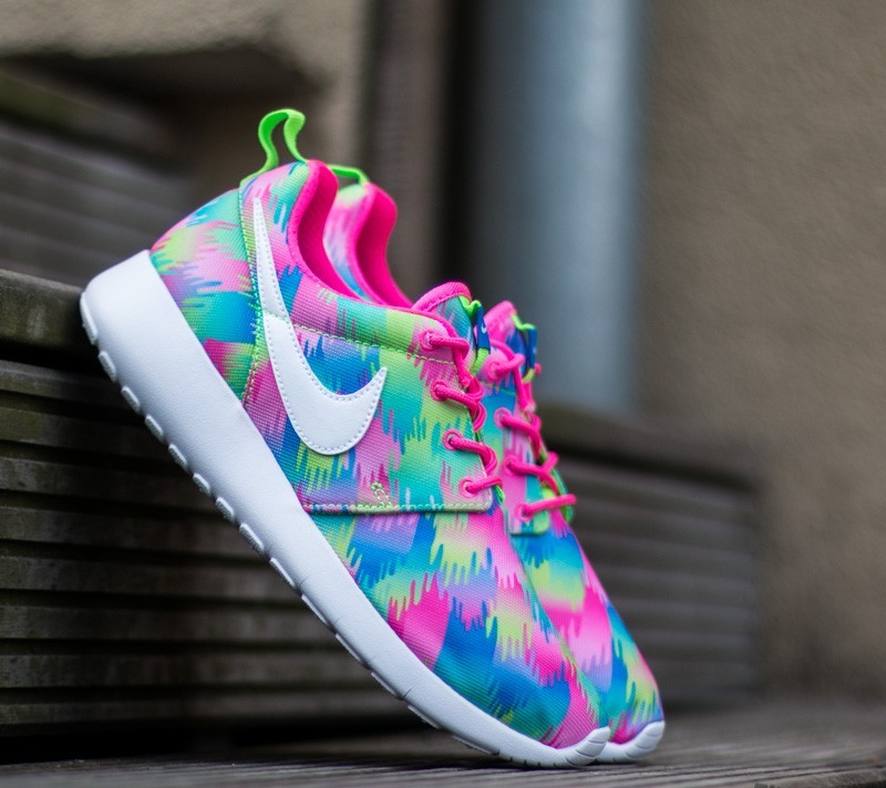 Damesschoenen Nike Roshe One Print GS Pink Blast White Electric