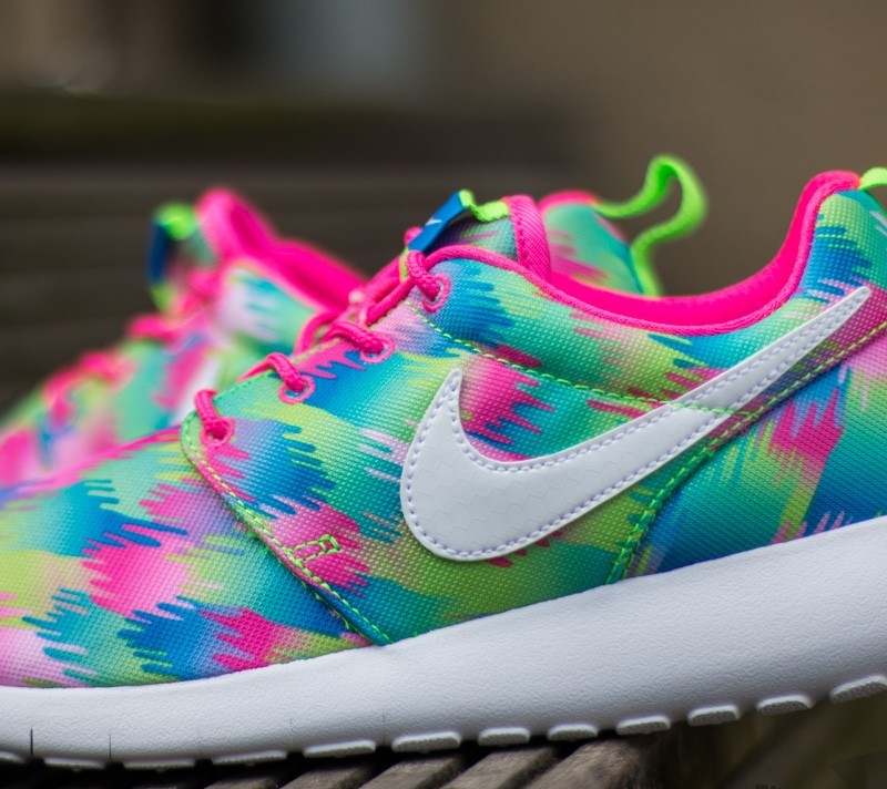 Pink and green nike roshe on sale