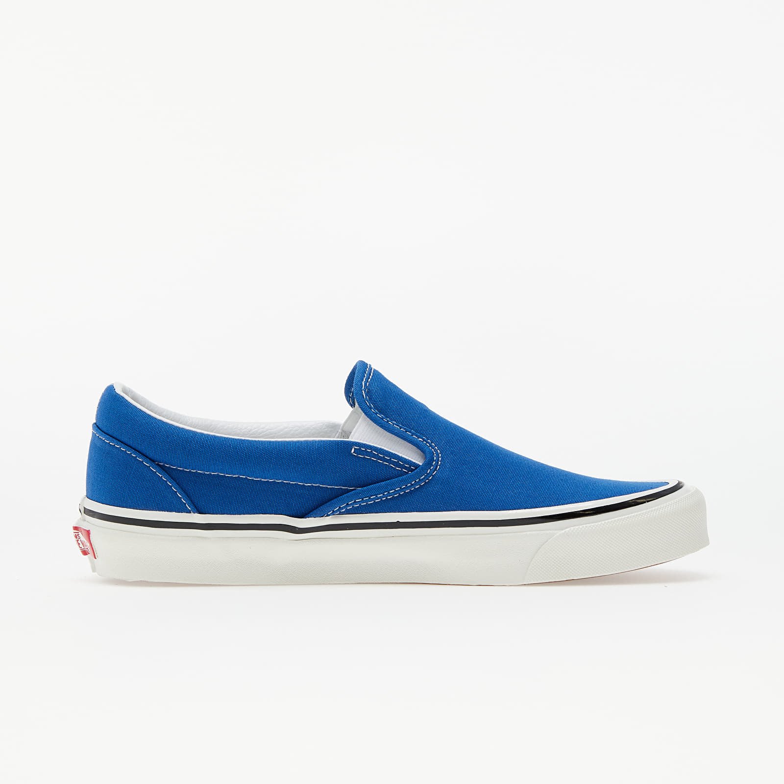 Vans slip on blue and white hot sale