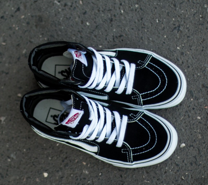 Kids' sneakers and shoes Vans Sk8-Hi Kids Black/ True White