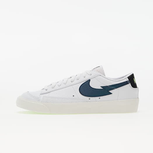 Nike blazer low noir on sale