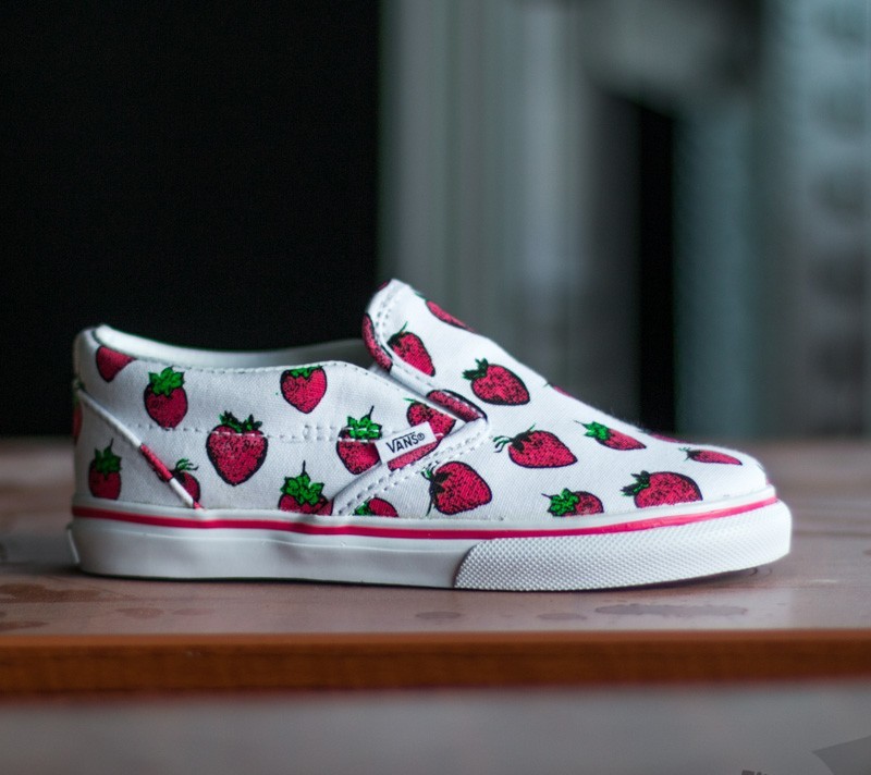Kids' sneakers and shoes Vans T Classic Slip-On (Strawberries) True White