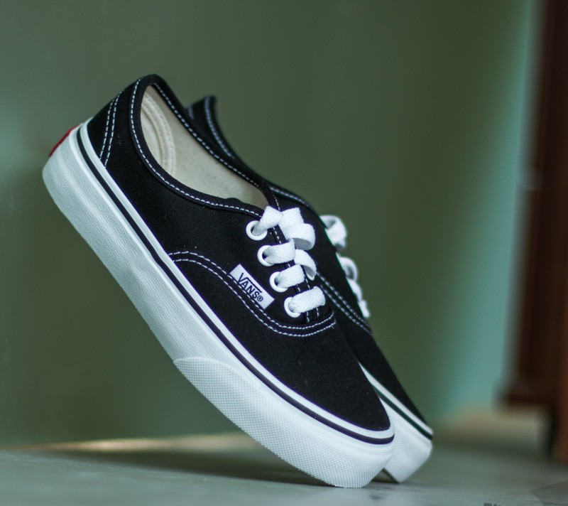 Kids' sneakers and shoes Vans K Authentic Black/ True White