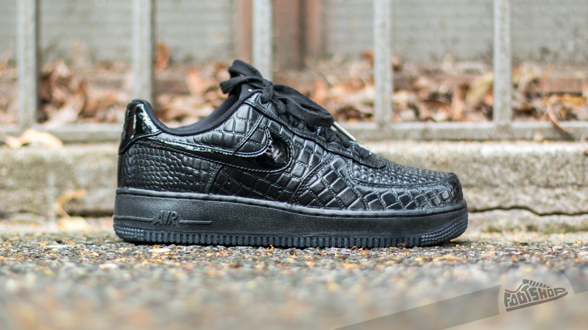 Chaussures et baskets femme Nike Wmns Air Force 1 07 Premium Black Black Metallic Silver Footshop