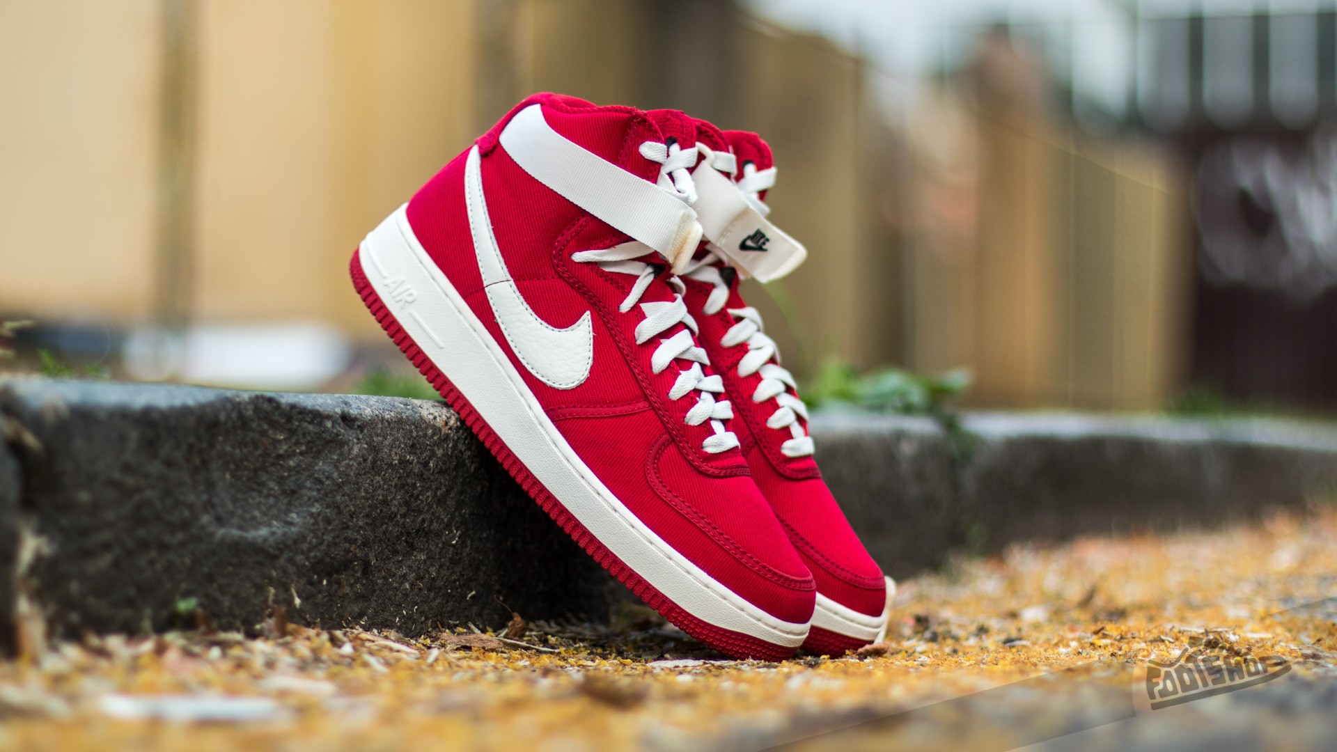 Chaussures et baskets homme Nike Air Force 1 High Retro Gym Red Sail Black Footshop