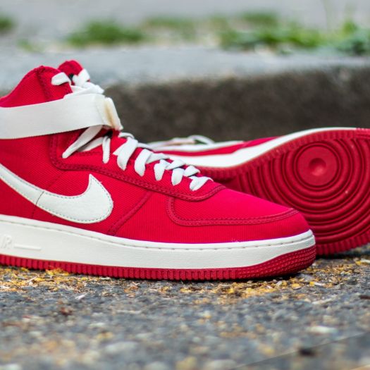 Chaussures et baskets homme Nike Air Force 1 High Retro Gym Red Sail Black Footshop