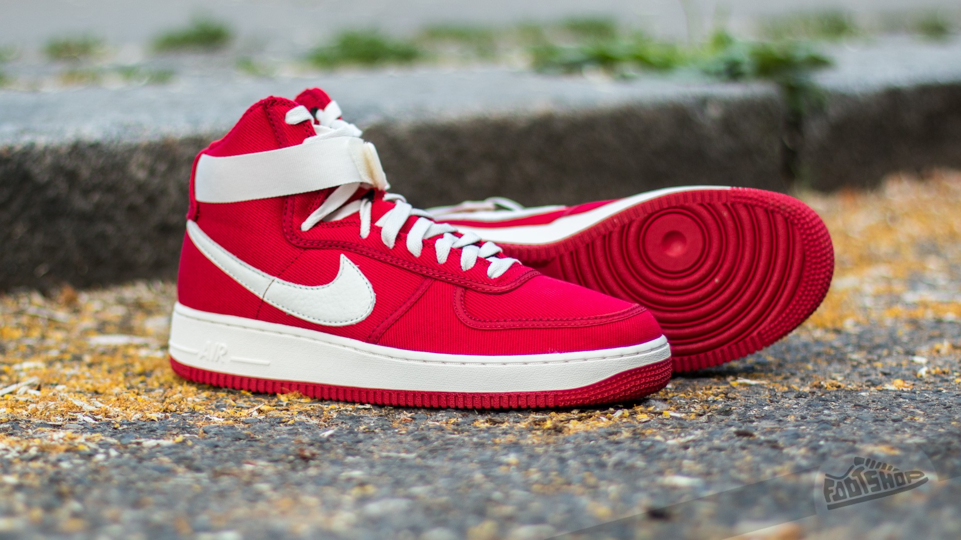 Chaussures et baskets homme Nike Air Force 1 High Retro Gym Red Sail Black Footshop