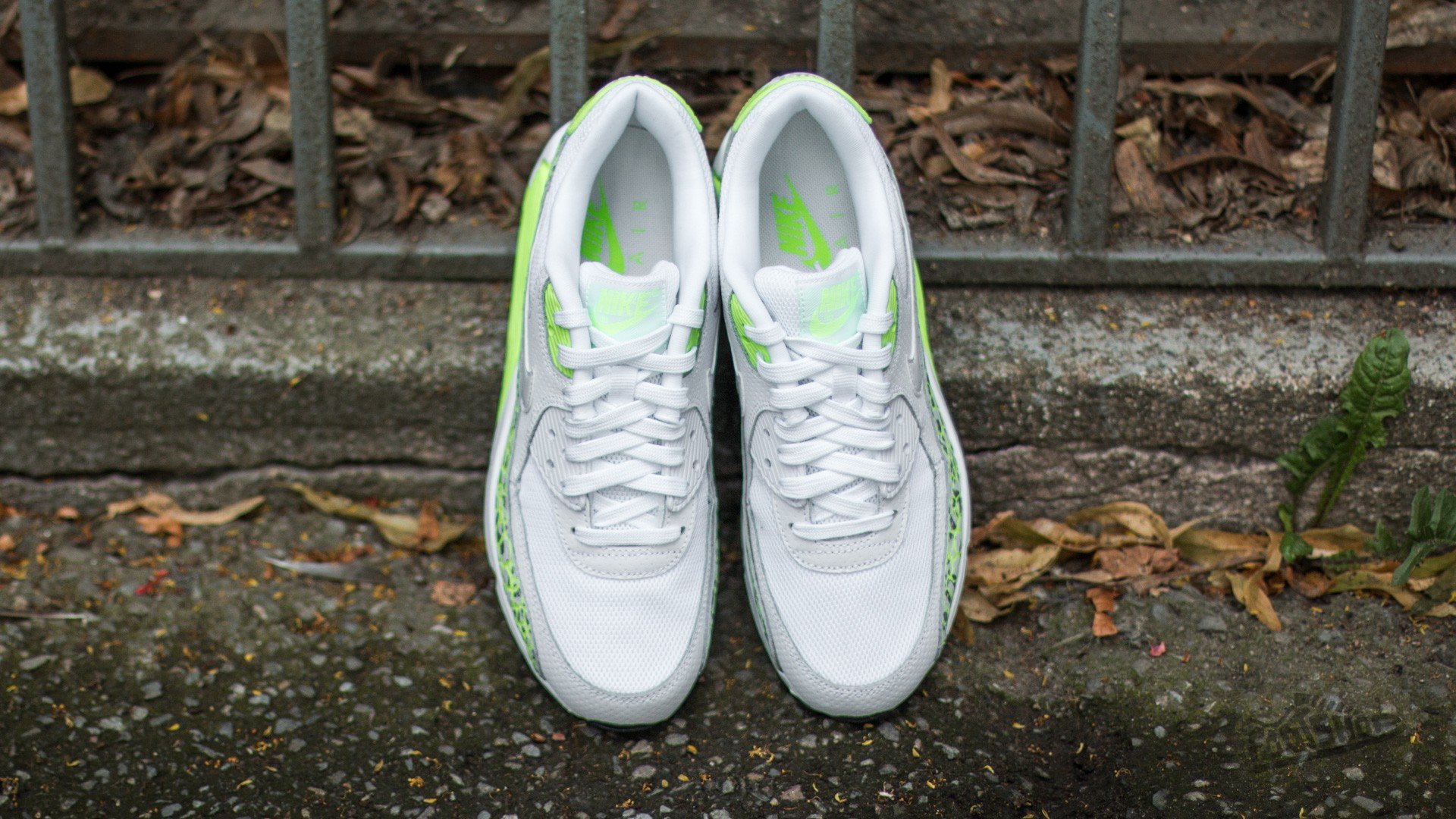 Zapatillas mujer Nike Wmns Air Max 90 Premium White/ White-Ghost Green 