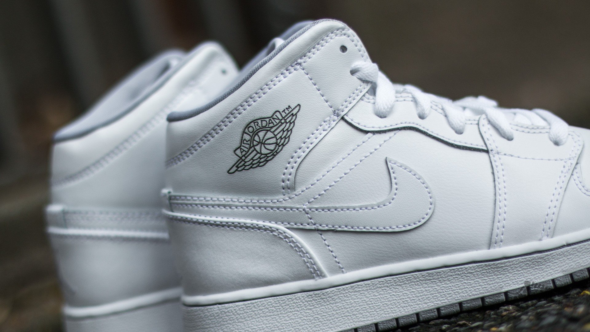 Women s shoes Air Jordan 1 Mid BG White White Wolf Grey Footshop
