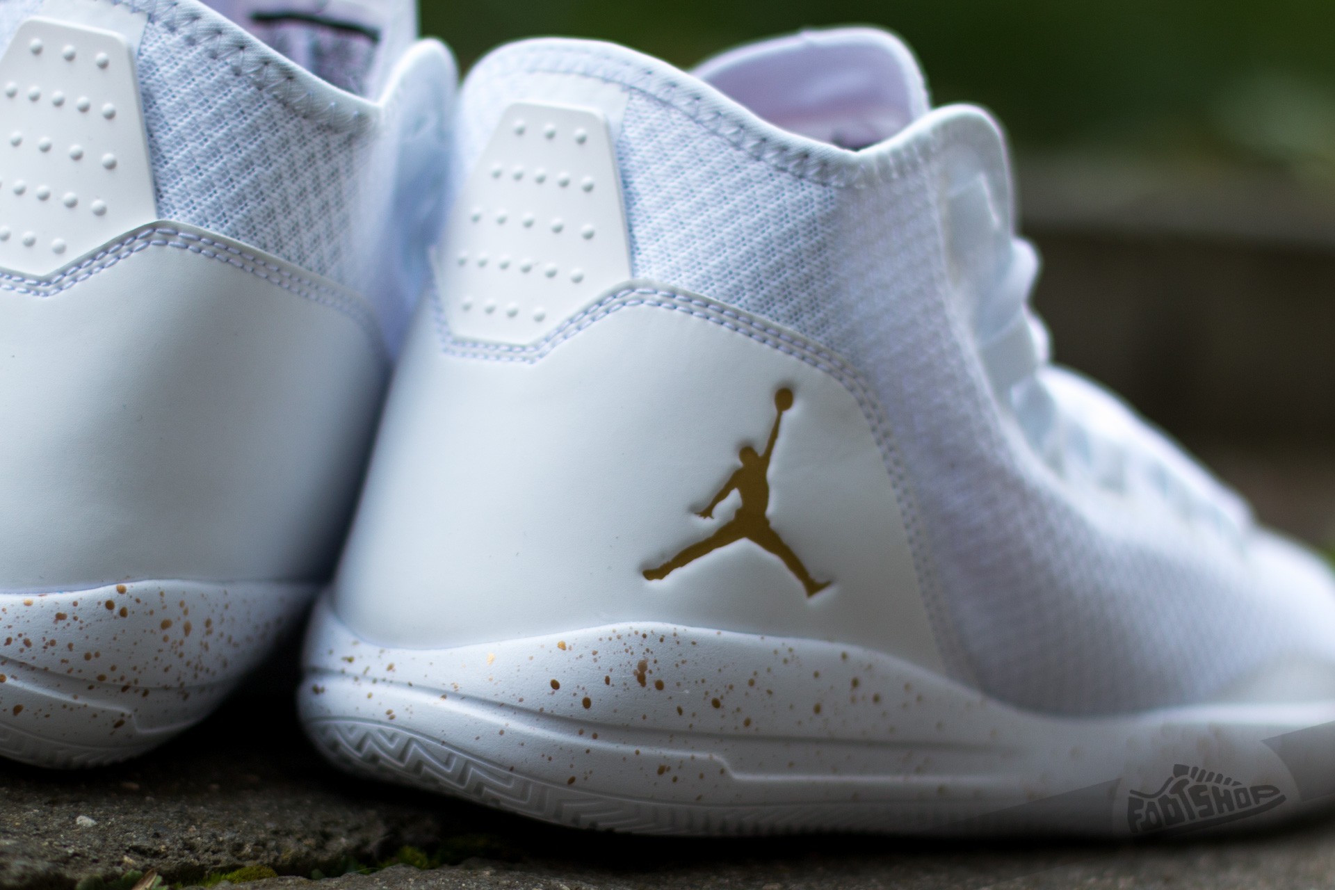 Men s shoes Jordan Reveal White Metalic Gold Coin White Infrared