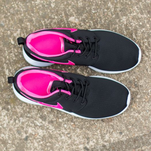 black and pink roshe runs