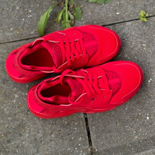 Nike air huarache outlet triple red on feet