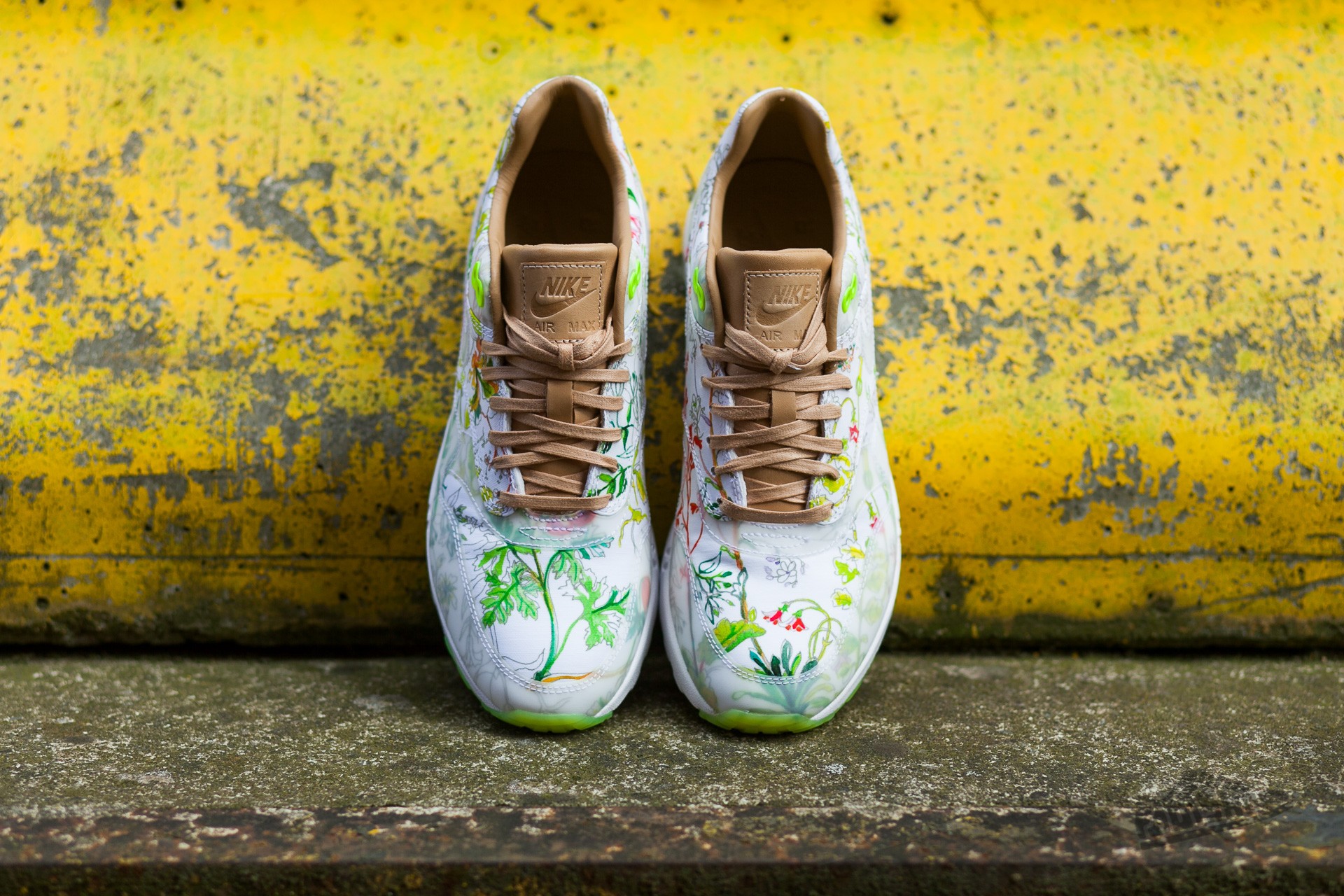Women's shoes Nike Wmns Air Max 1 Ultra Liberty QS White/ White- Vachetta Tan- Volt