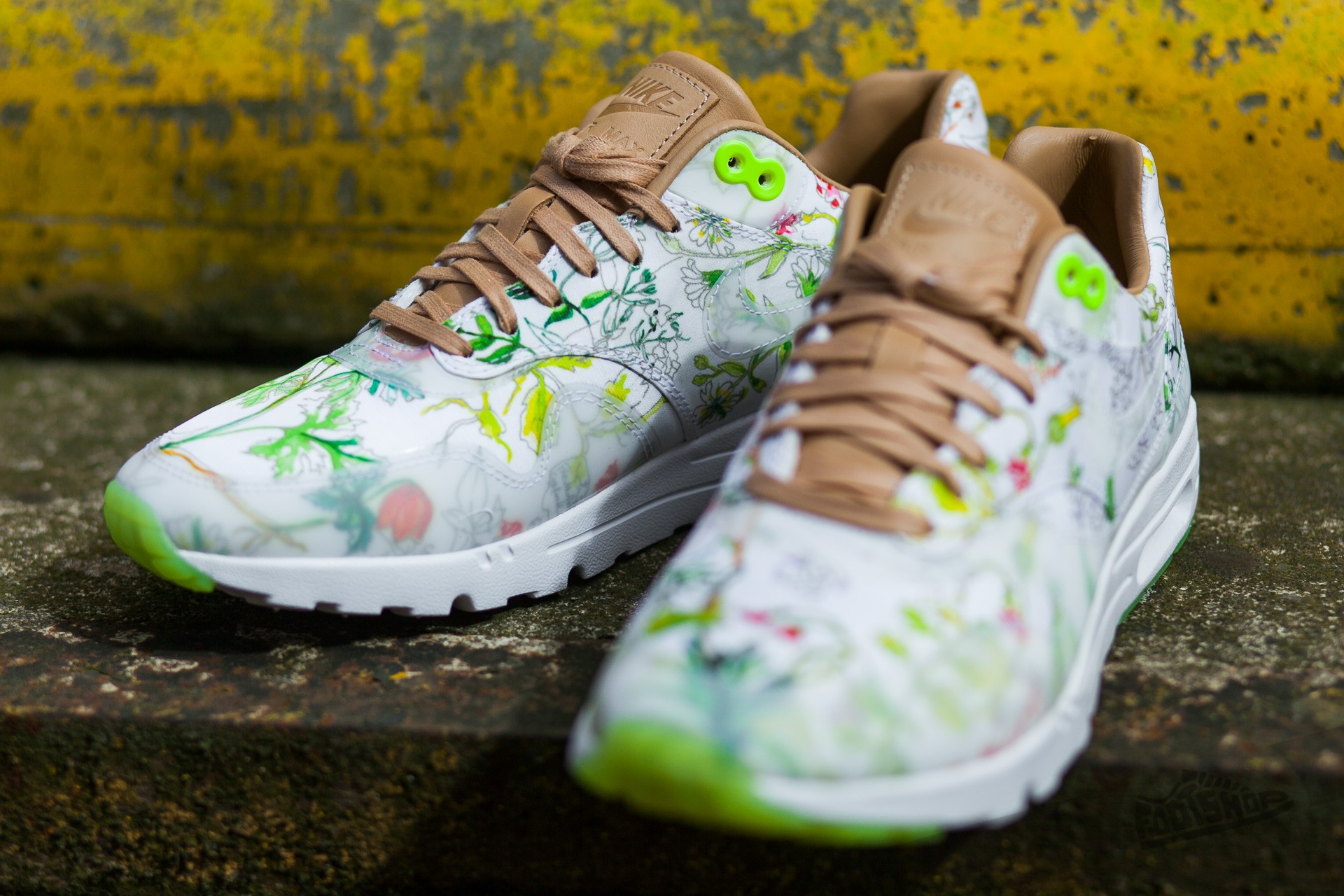 Women's shoes Nike Wmns Air Max 1 Ultra Liberty QS White/ White- Vachetta Tan- Volt