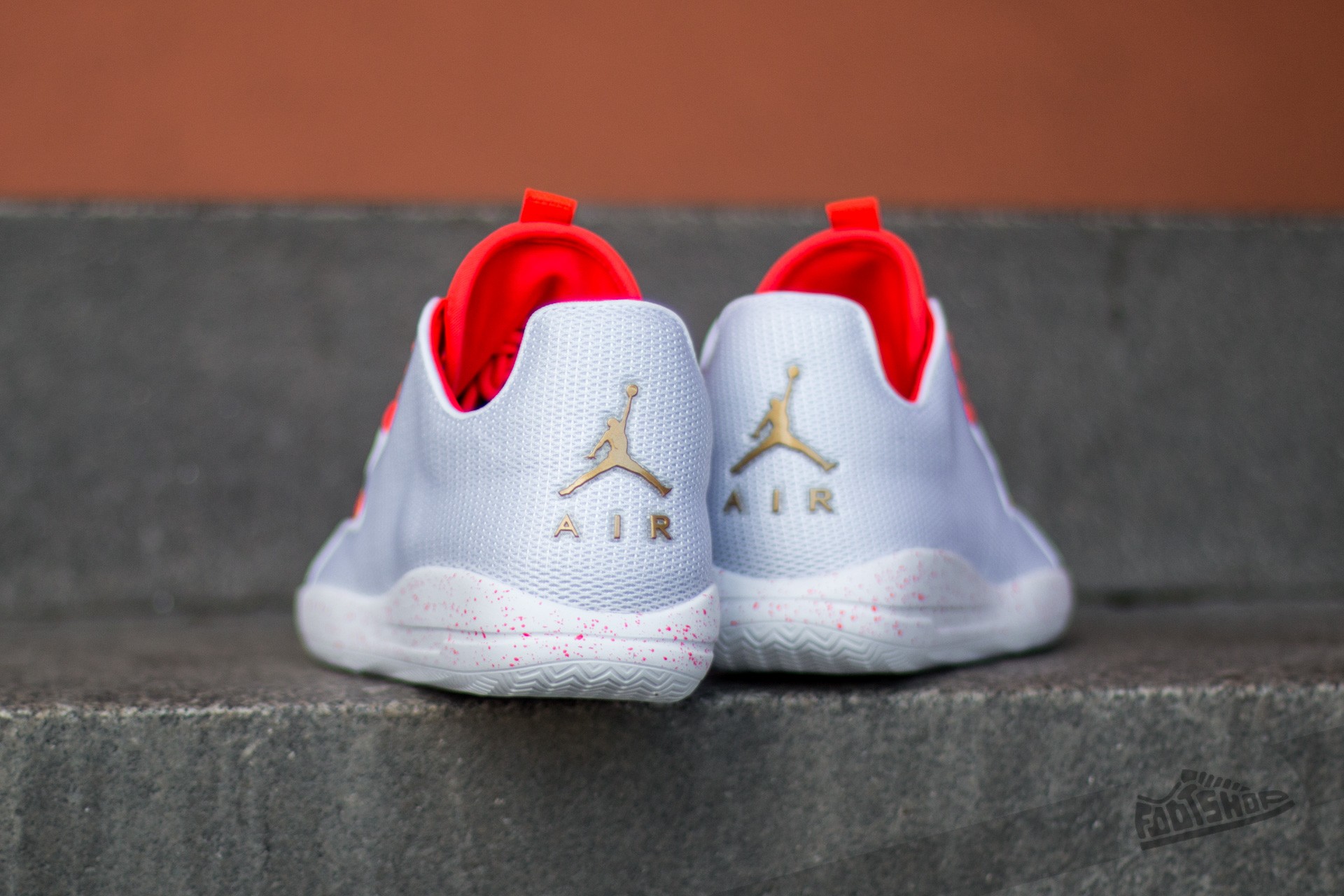 Jordan eclipse gold online