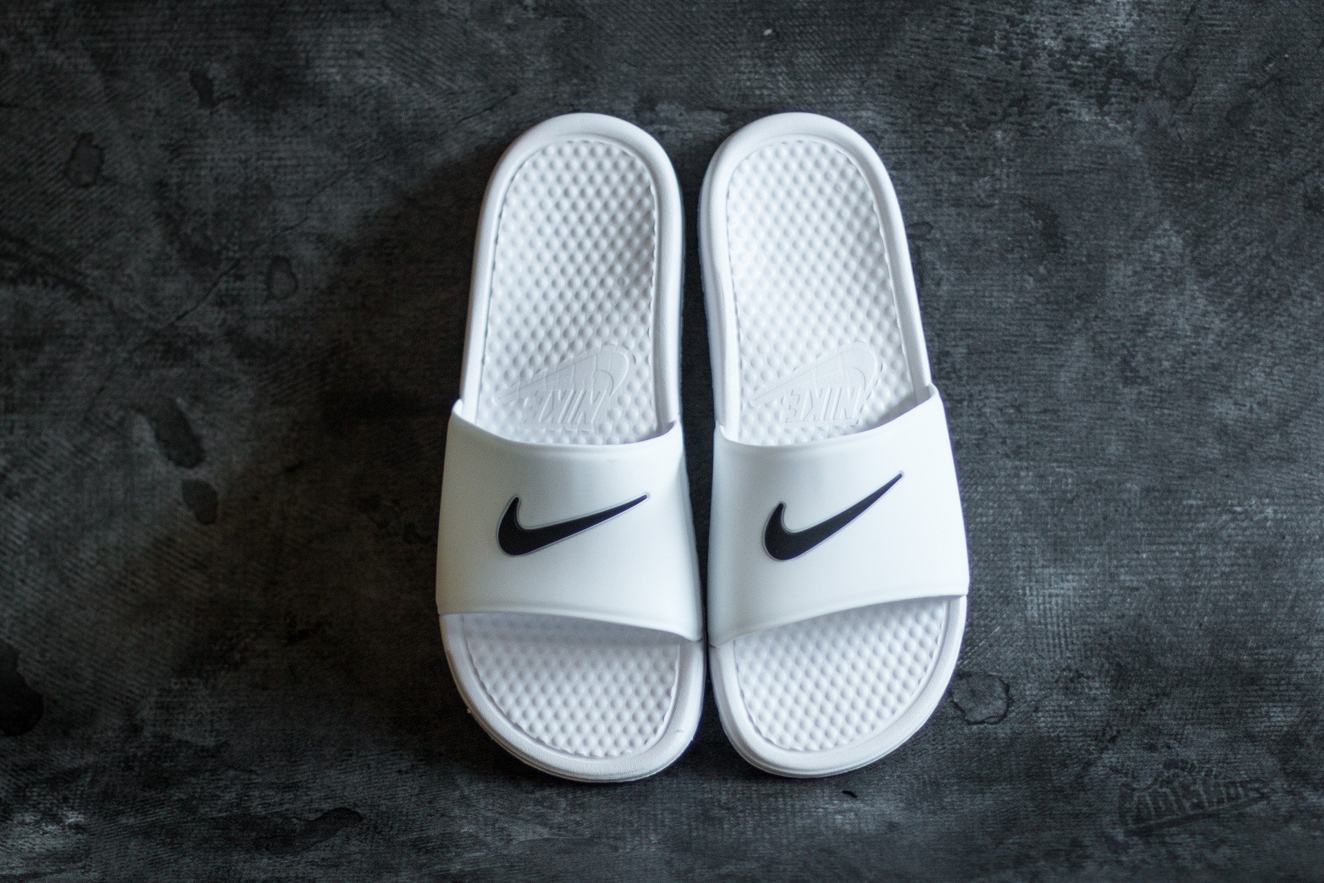 Ανδρικά παπούτσια Nike Benassi Shower Slide White/ Black