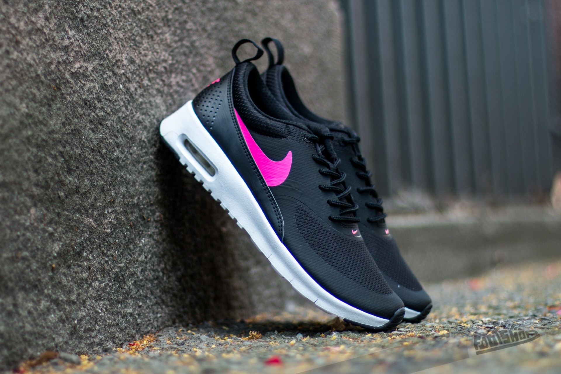 Nike air max thea kid girl size 13 black with pink best sale