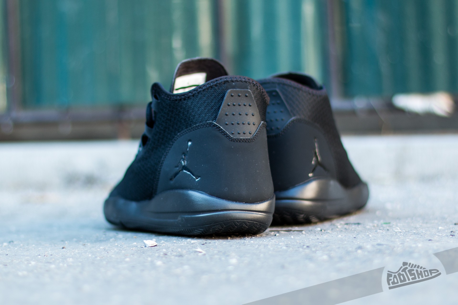 Jordan reveal triple black best sale