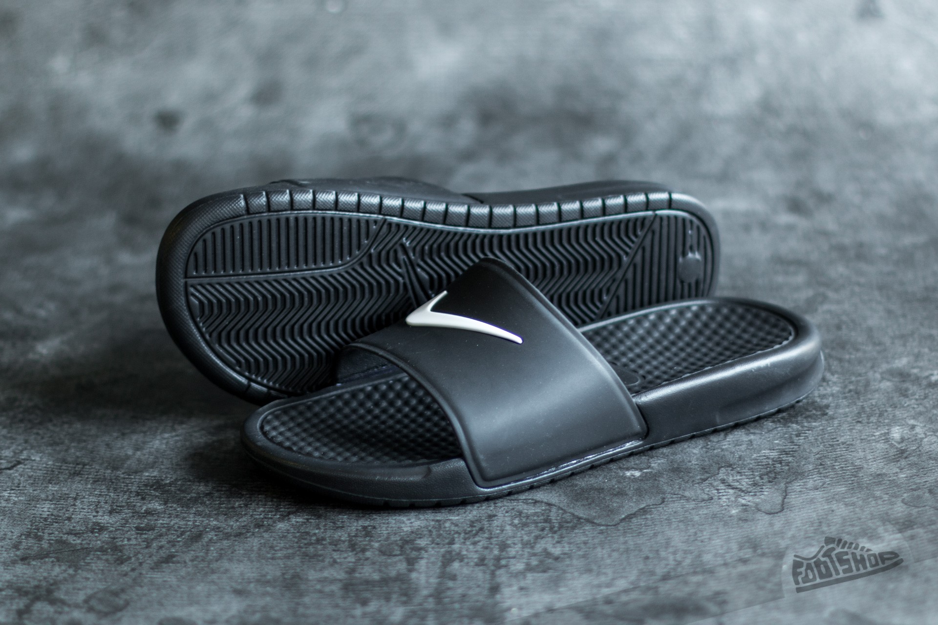 Benassi online shower slide