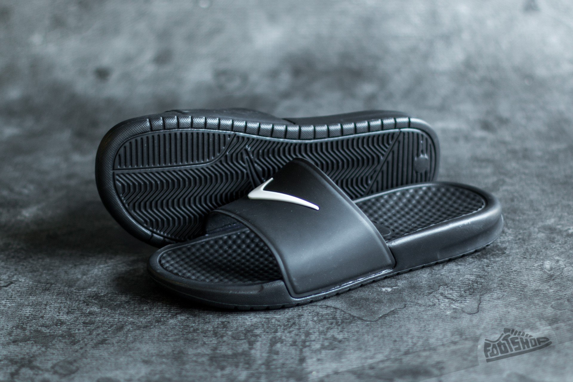 Vyriška avalynė Nike Benassi Shower Slide Black/ White