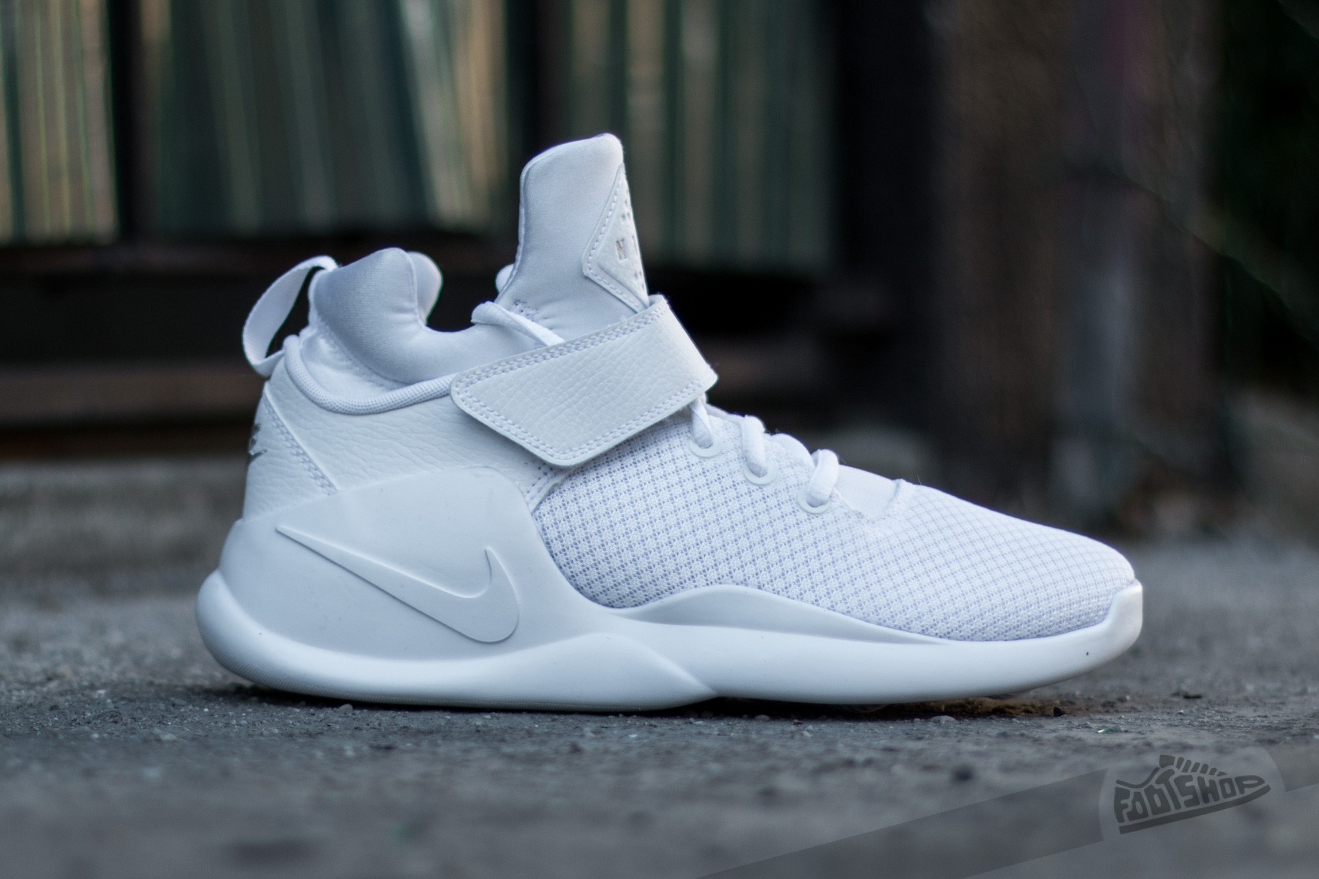 Nike kwazi white shoes online