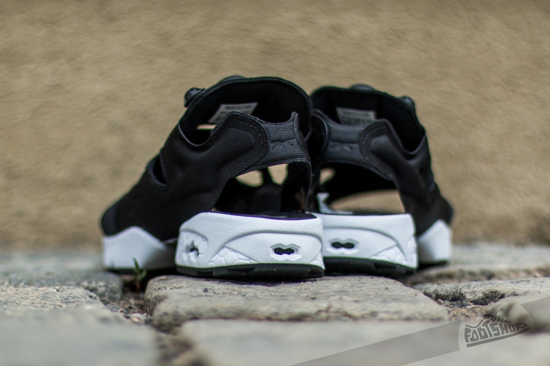 Reebok insta pump fury deals sandal