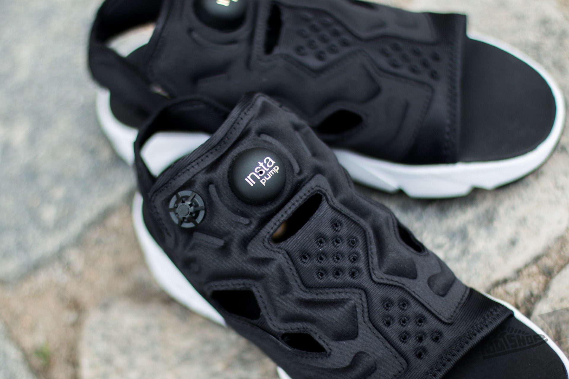 Women's shoes Reebok Instapump Fury Sandal Black/ White/ Gold Metallic 