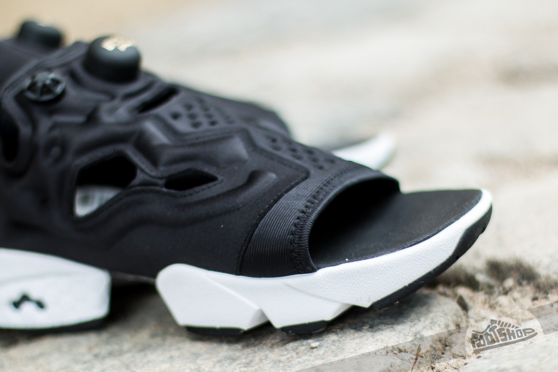 Reebok insta pump best sale fury sandal