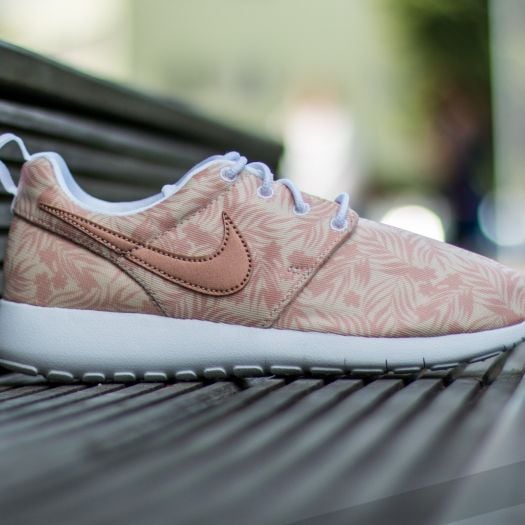 Nike roshe run floral rose deals