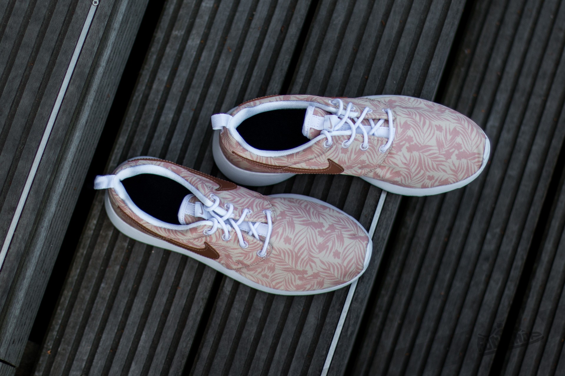 Dámské tenisky a boty Nike Roshe One Print (GS) Pearl White/ Metalic Red Bronz-Arctic Orange