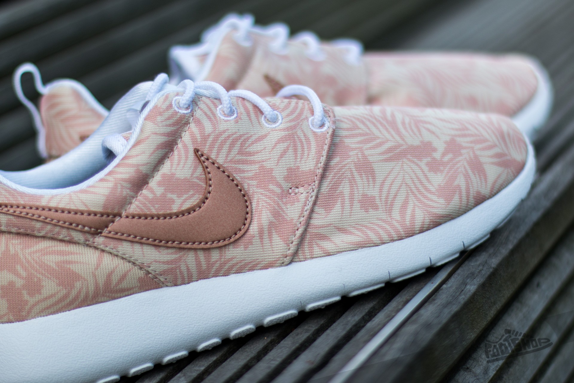 Dámské tenisky a boty Nike Roshe One Print (GS) Pearl White/ Metalic Red Bronz-Arctic Orange