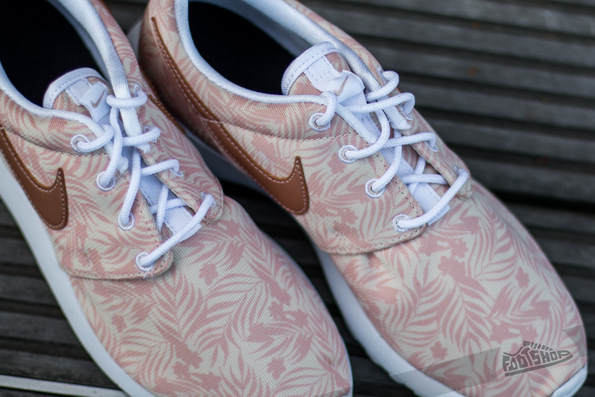 Dámské tenisky a boty Nike Roshe One Print (GS) Pearl White/ Metalic Red Bronz-Arctic Orange