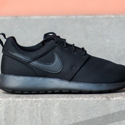 Nike all deals black roshe