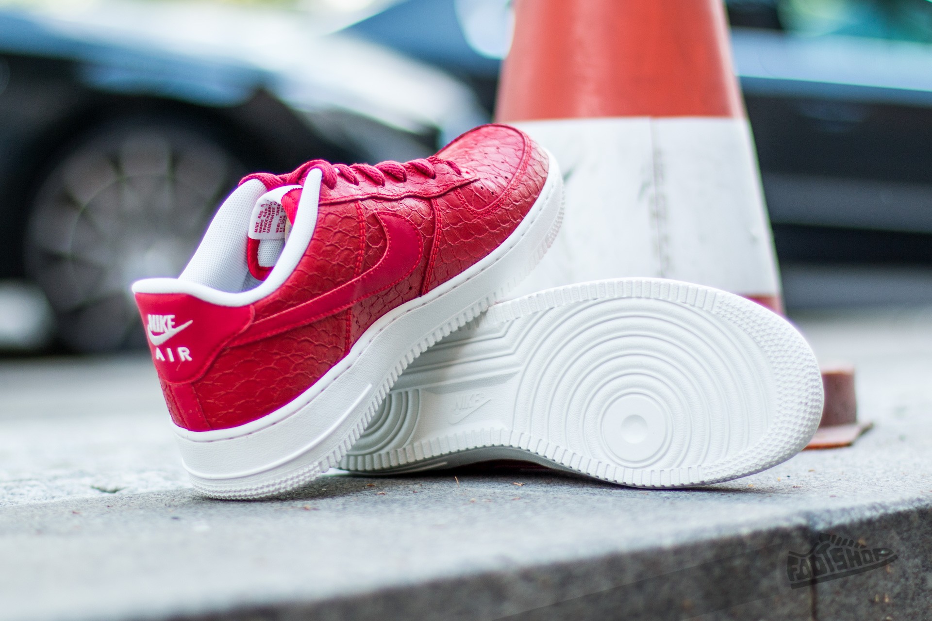 Nike air force shop 1 lv8 womens red