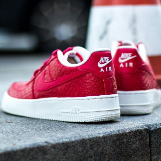 Chaussures et baskets femme Nike Air Force 1 LV8 GS Action Red Action Red Summit White Footshop