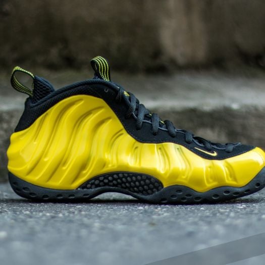 Black and yellow foamposite top