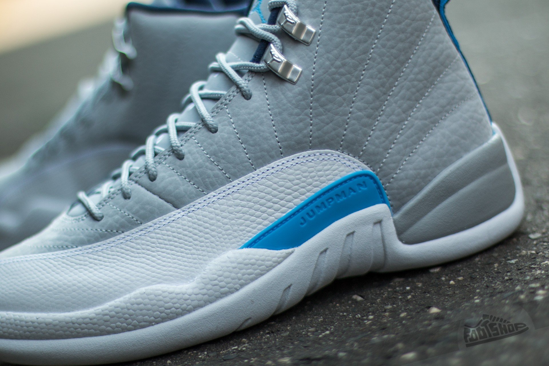 Jordan 12 retro grey university blue hot sale