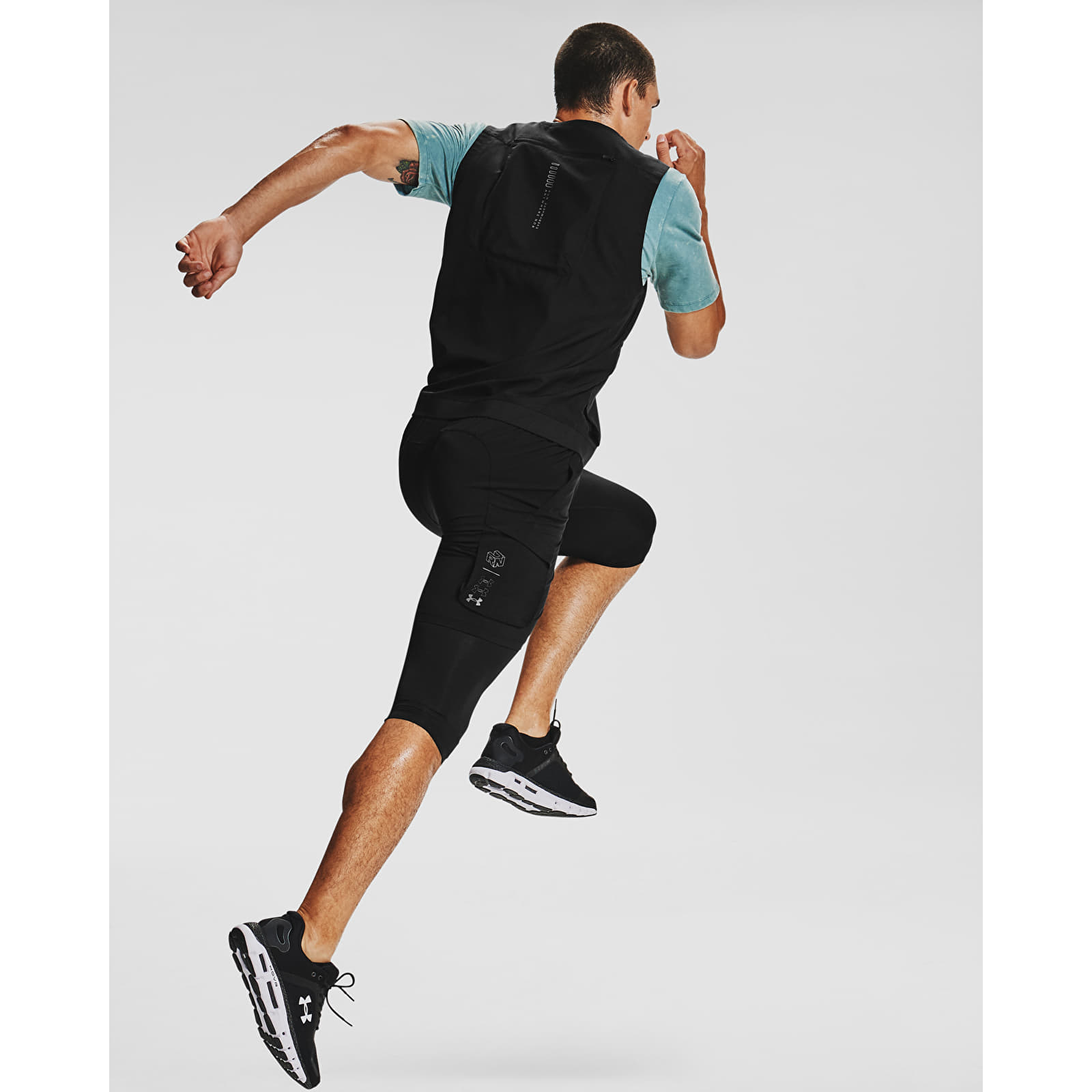 Mellények Under Armour M Run Anywhere Vest Black