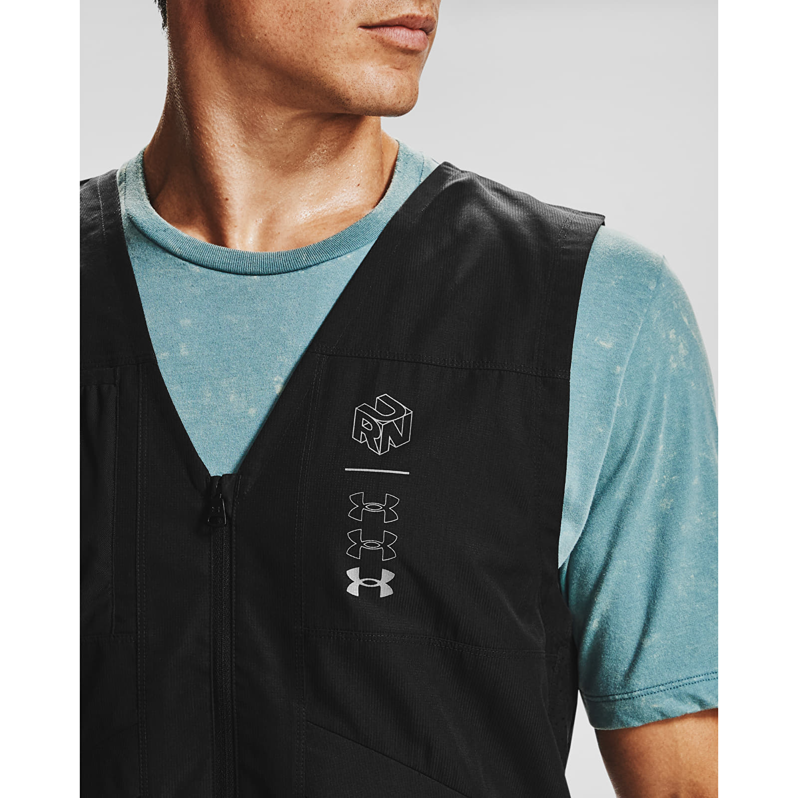 Mellények Under Armour M Run Anywhere Vest Black
