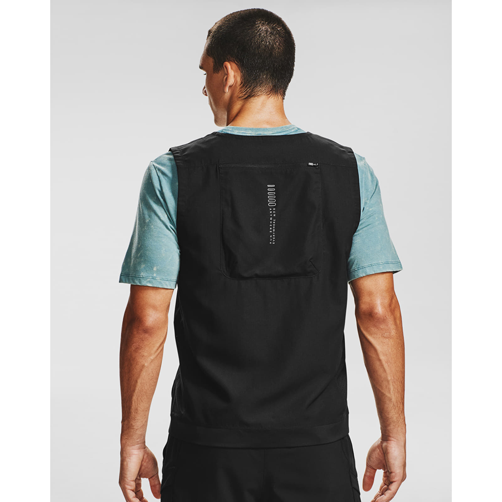 Mellények Under Armour M Run Anywhere Vest Black